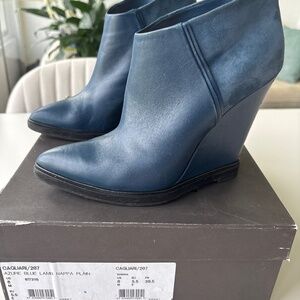 Bally ( Switzerland) Navy blue ankle high boots.